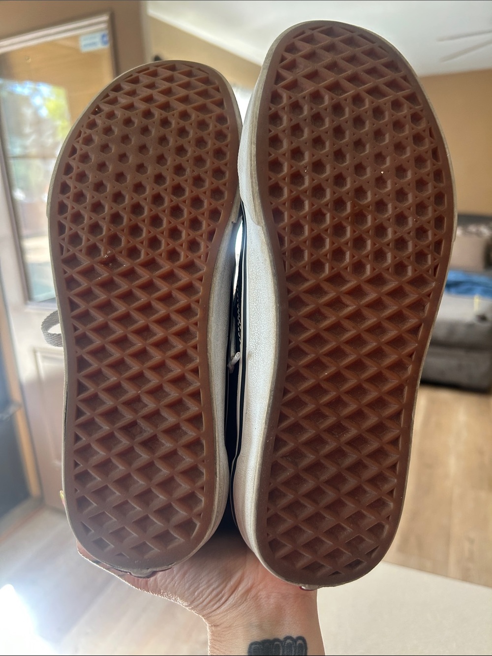 Vans Black and White Low-Top Sneakers - Picture 5 of 6
